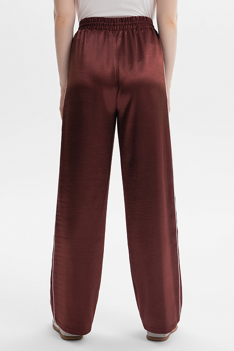 Брюки спортивные атласные с лампасами, цвет Коричневый
